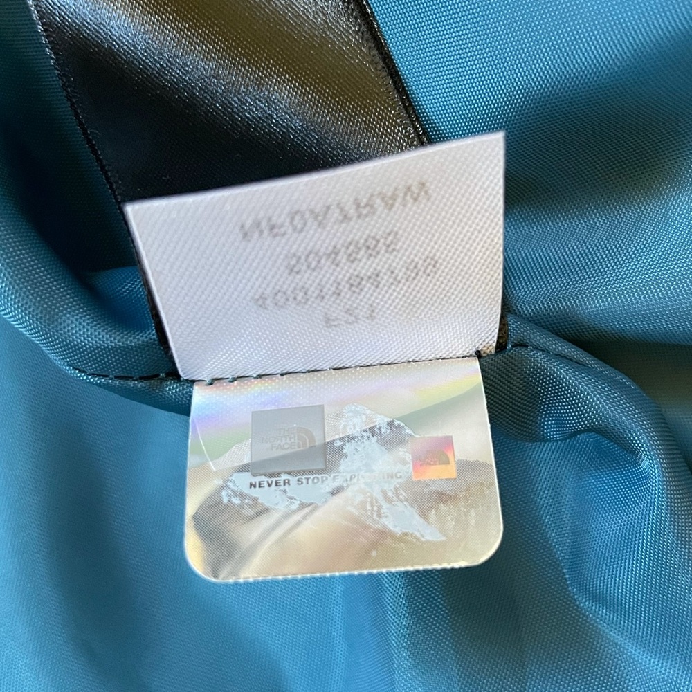 The North Face Men’s Resolve 2 Waterproof Jacket In Mallard Blue - Picture 9 of 9